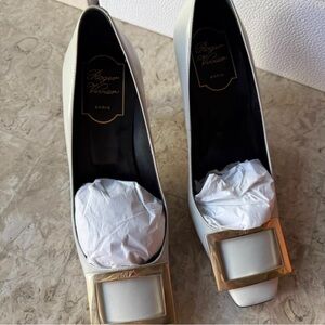 Roger Vivier Cream Heels with Gold Accent